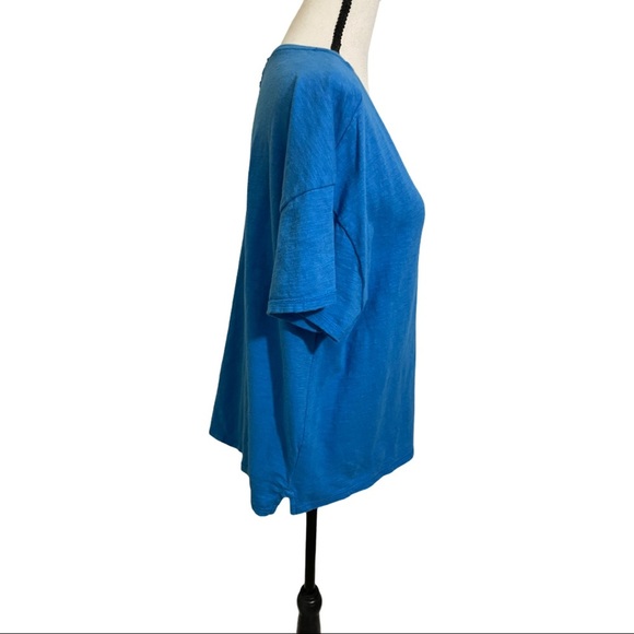 North face women round collar size X-Large top short sleeves blue. - Picture 3 of 6